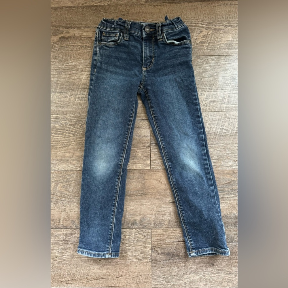 Old navy karate skinny jeans. Adjustable waist Excellent condition. 5t
